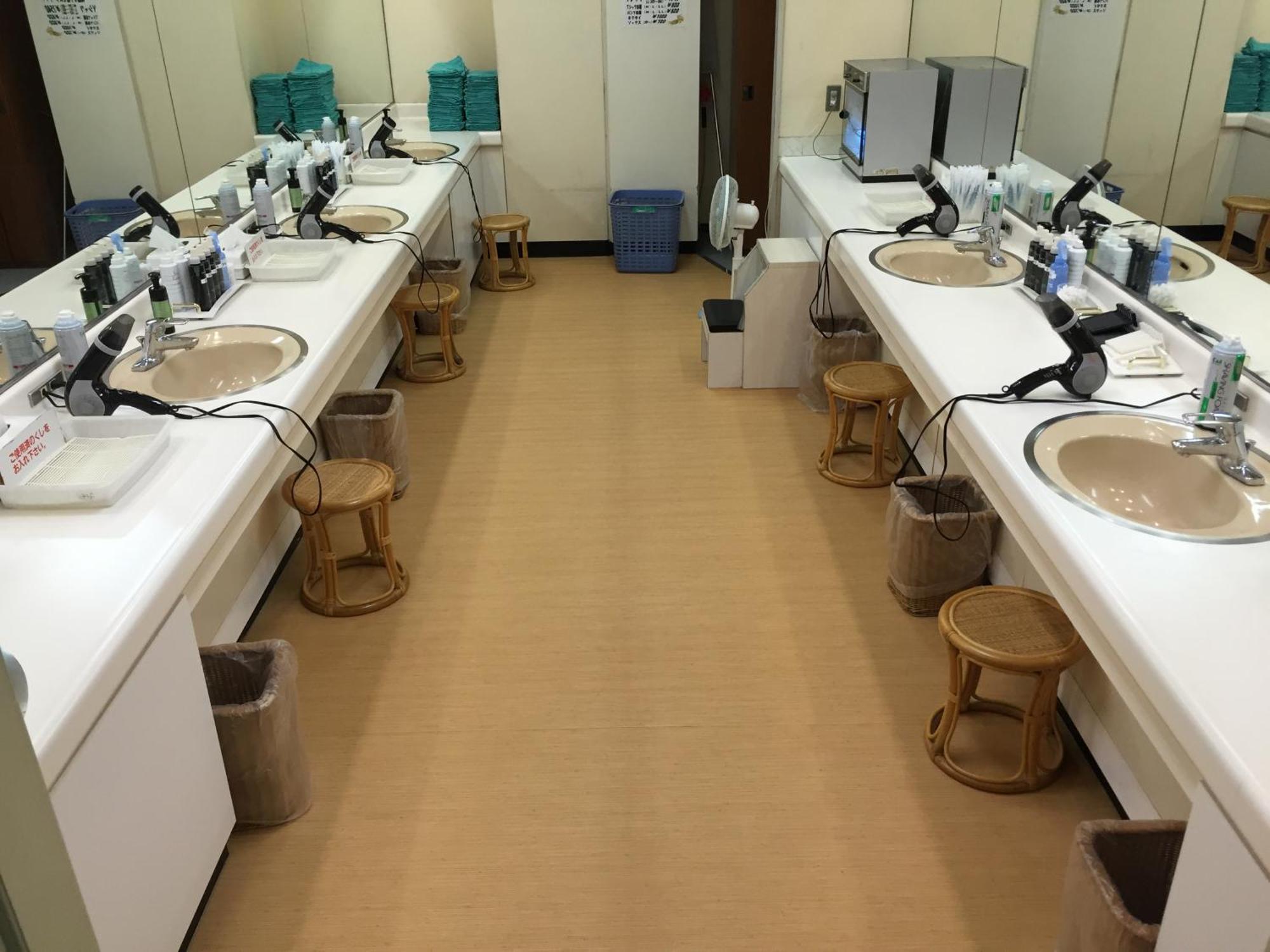 Capsule&Spa Grand Sauna Hiroshima Ngoại thất bức ảnh